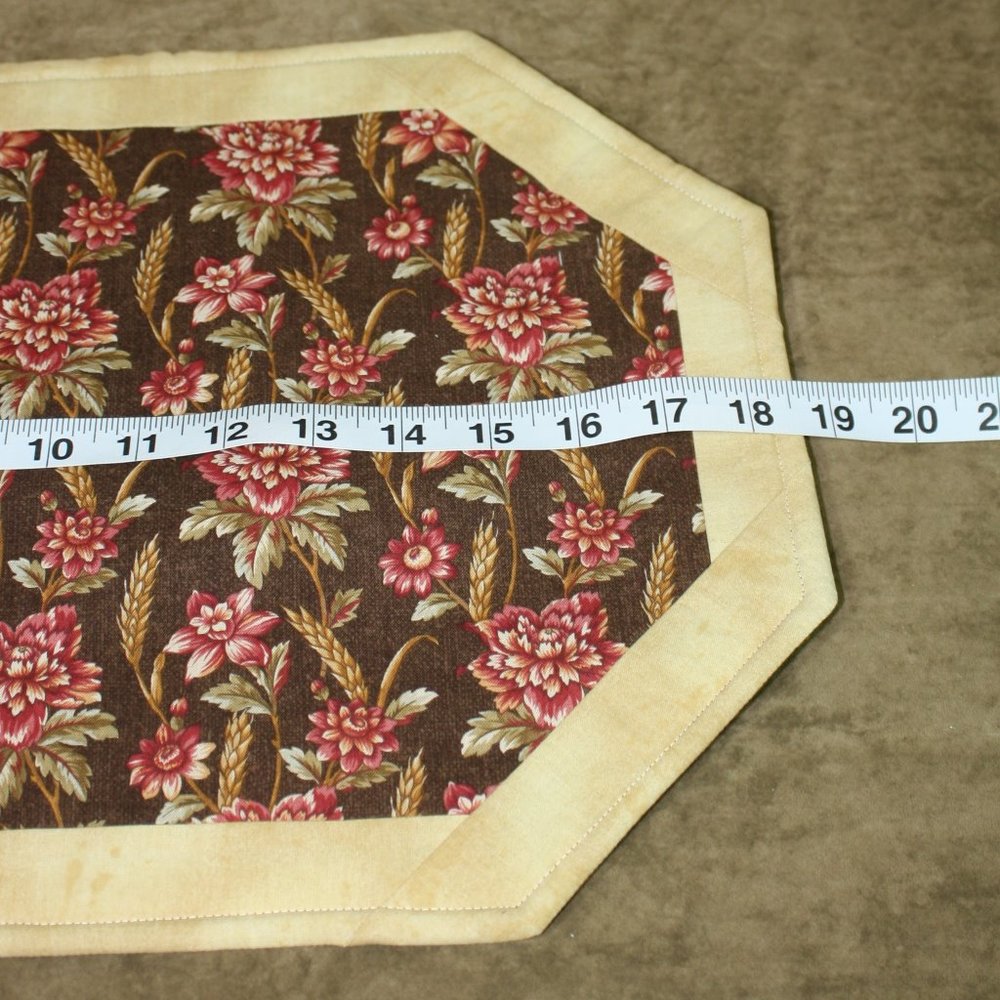 Hand-Crafted Table Linen Reversible Fall/Christmas - Picture 4 of 7